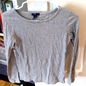 Gap gray scoop neck long sleeve activewear tee, XS.